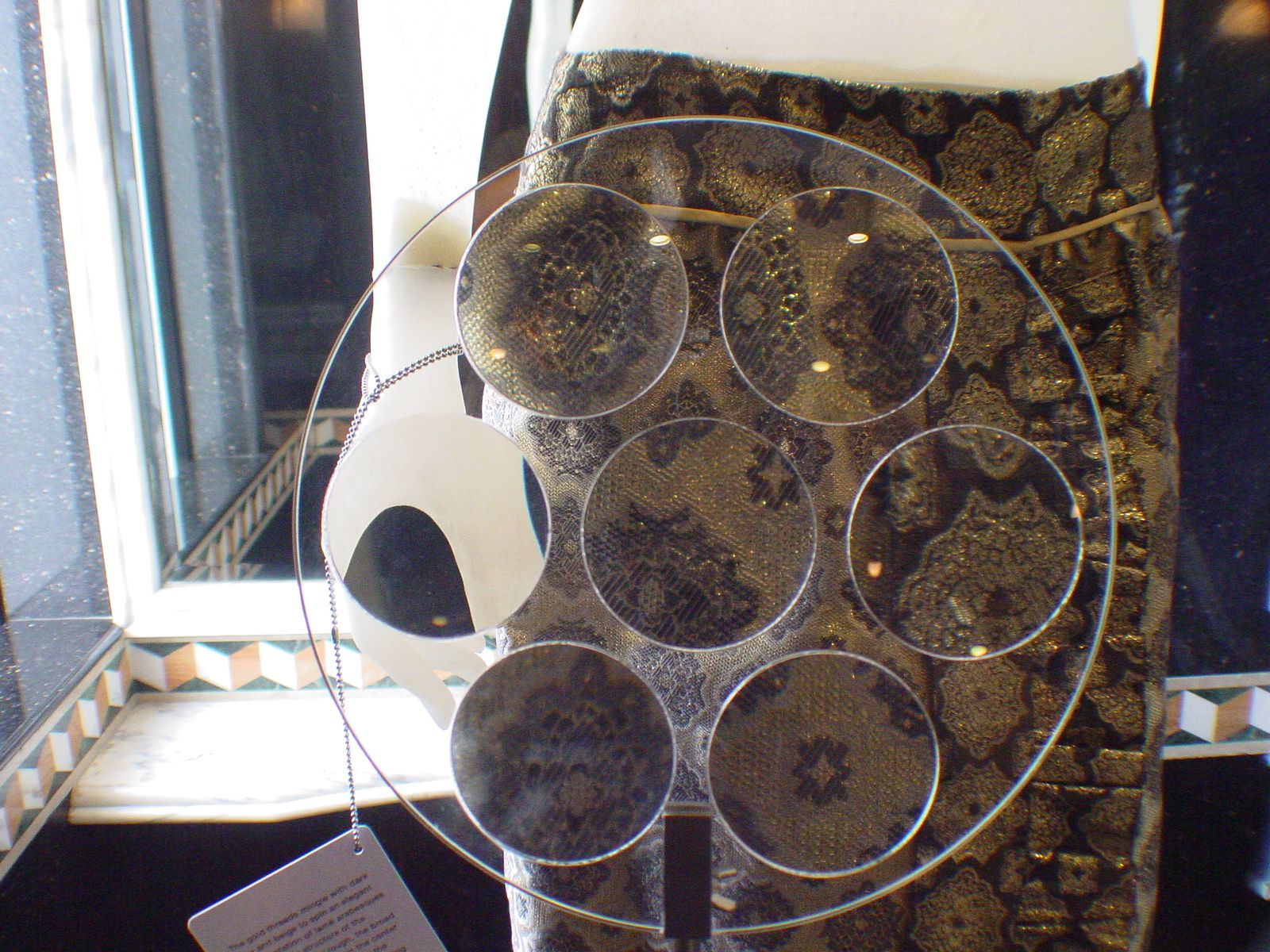 普拉达腰部以下-1