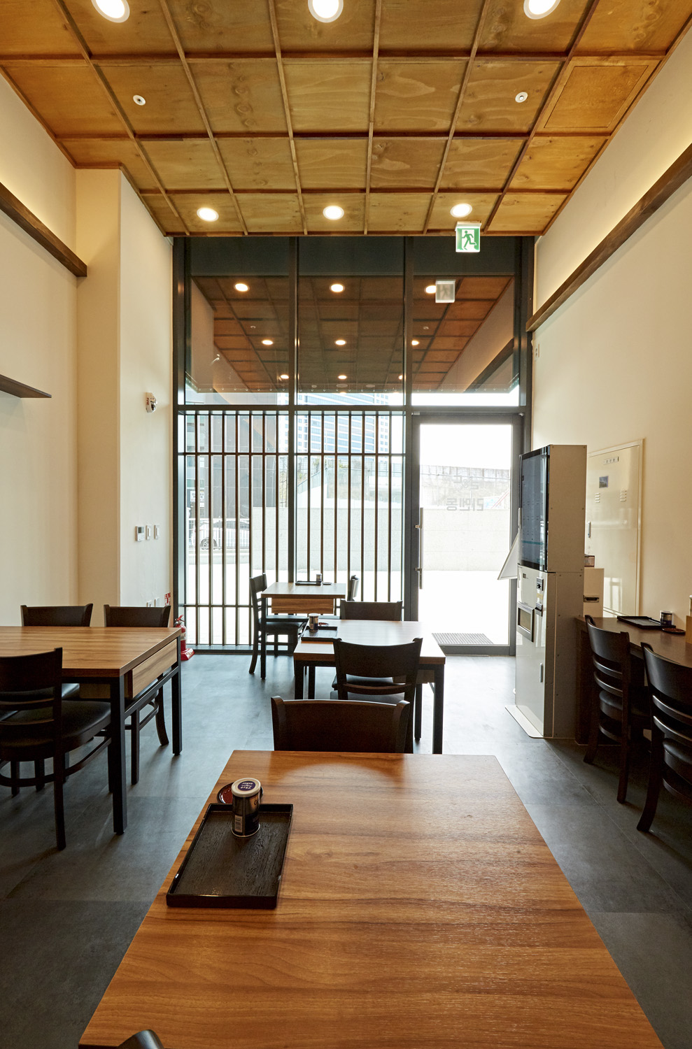 "韩式餐厅设计，白色与木质的完美融合"-11