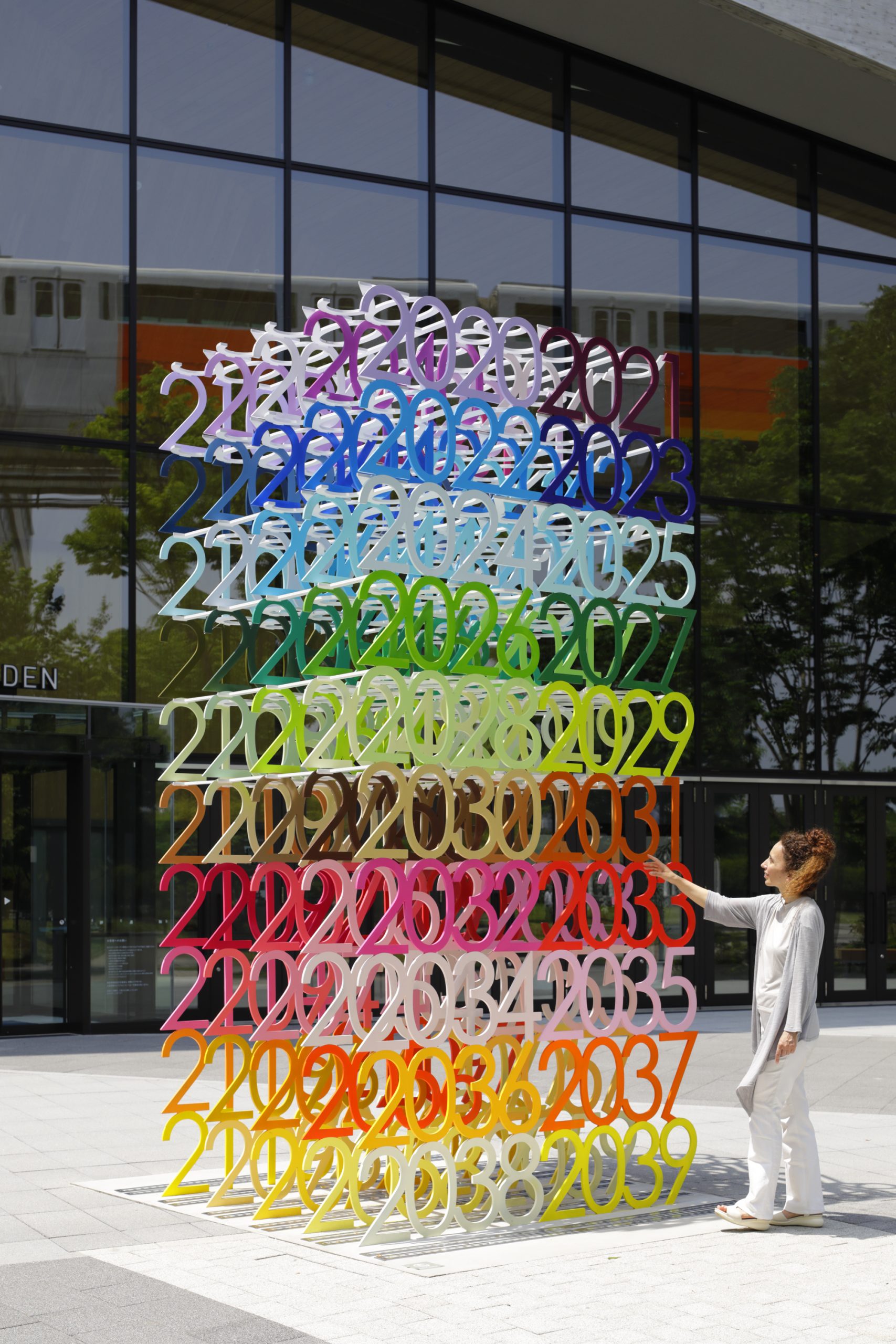 梦幻色彩空间——Emmanuelle Moureaux 的“时间切片”与“未来”雕塑-90