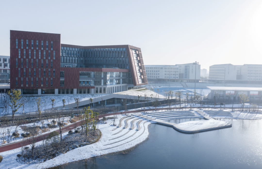 西区新城高级中学丨中国扬州丨华造设计-40