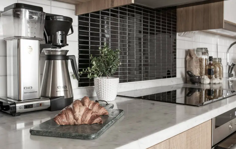 68 平米一居变二居 | 巧妙厨房移位，儿童房新生-11