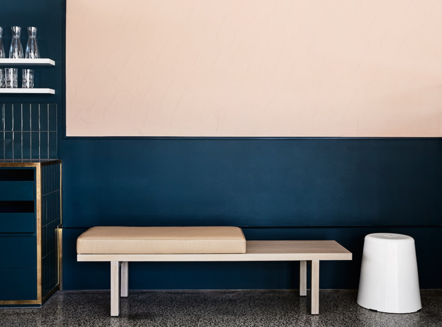 金色的;金黄色的;金的;金制的-61