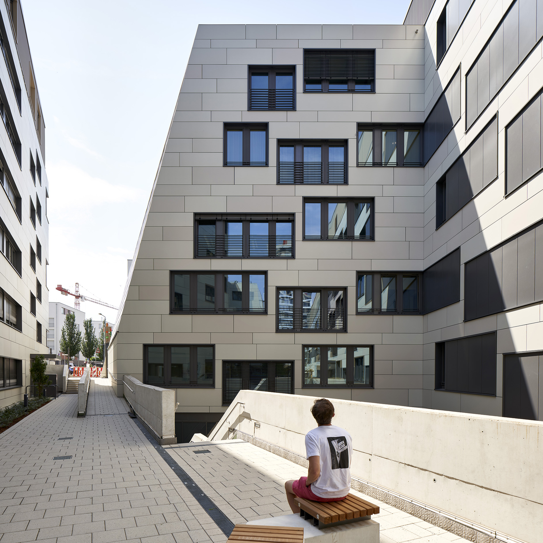 五月生活 + 五月办公 – 克雷辛斯（注：若KRESINGS有特定背景含义，此音译可能不准确） 丨德国斯图加特-11