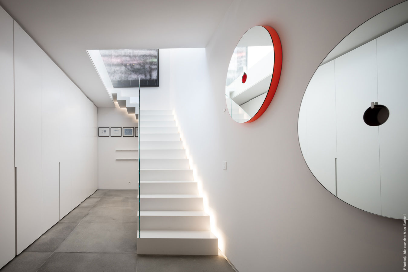 法国 Ramatuelle 现代住宅 | 玻璃墙、游泳池、艺术装饰-18