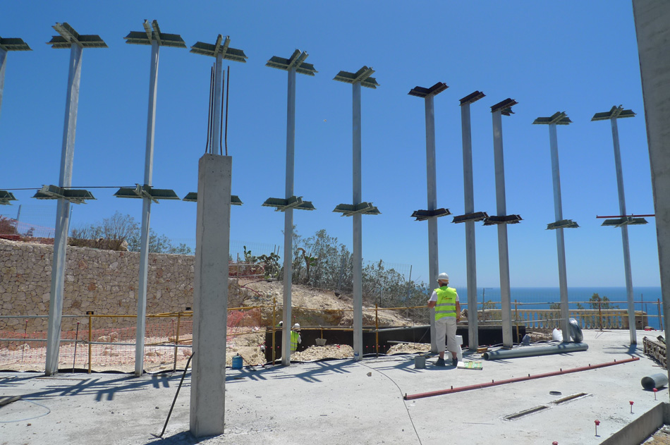 俯瞰地中海的不规则Cala Ambolo住宅-14