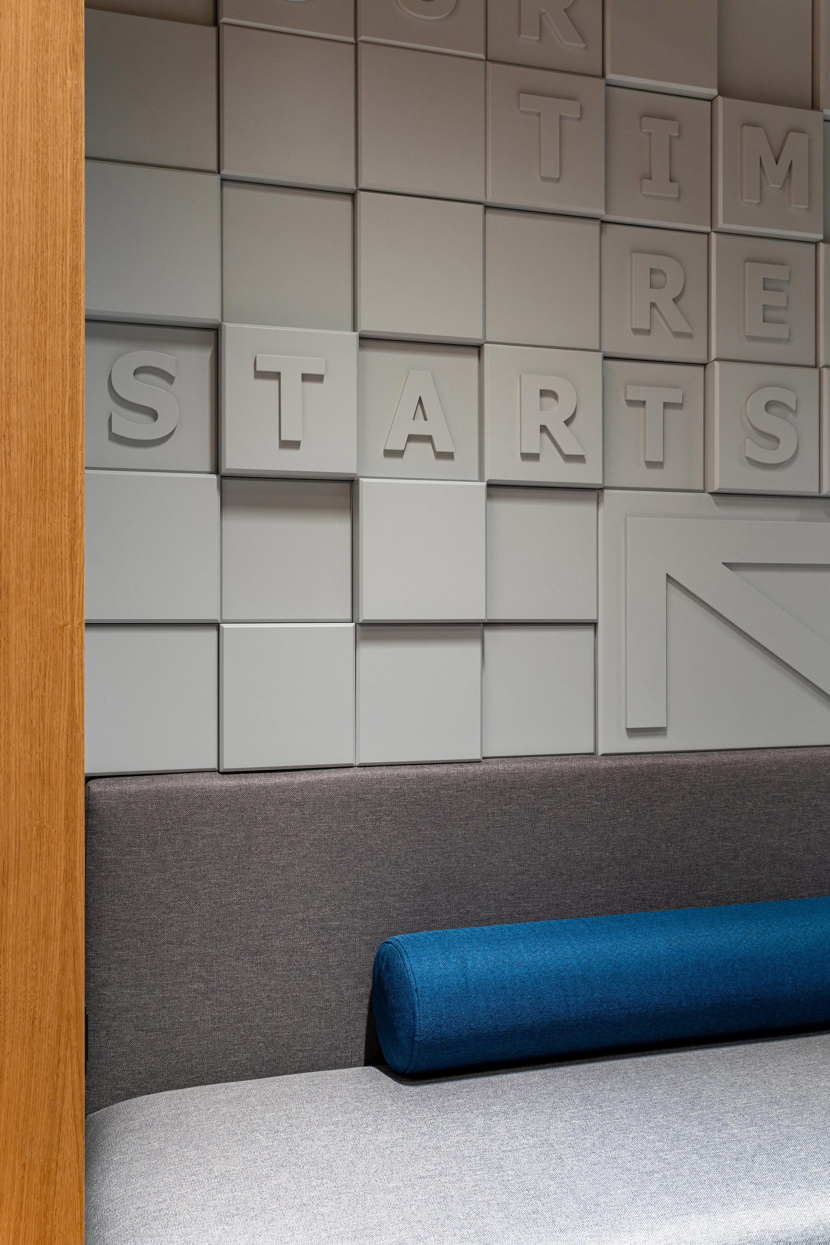 Deve·perts 团队打造未来感 IT 办公空间-21