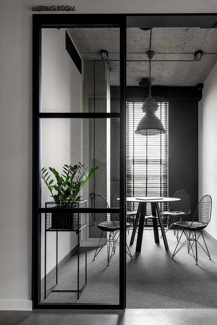 乌克兰 Logity 物流软件办公室,工业风混搭艺术气息-6