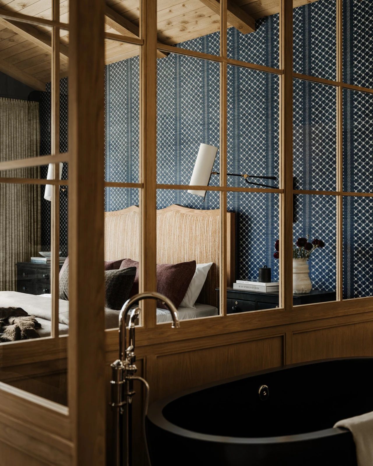 “Stranded in Paradise”（滞留天堂）-92