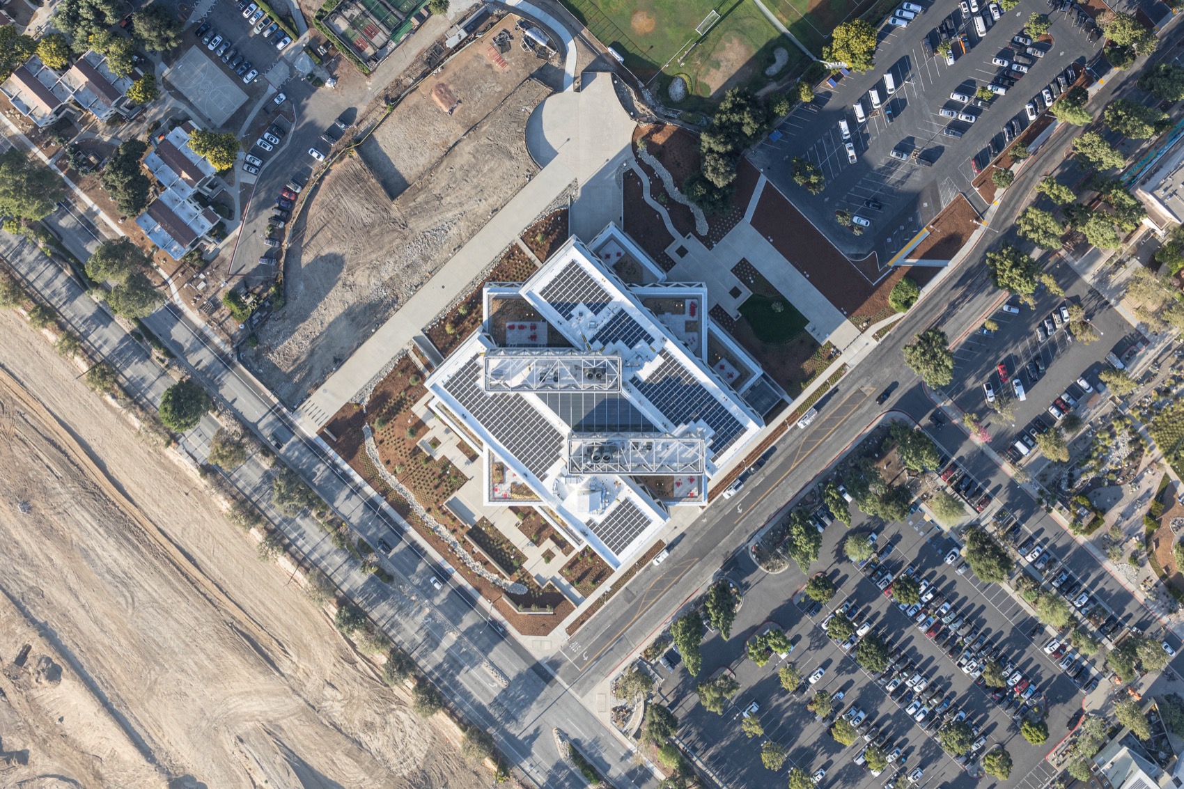 克莱蒙特·麦肯纳学院罗伯特·戴科学中心丨美国丨BIG-17