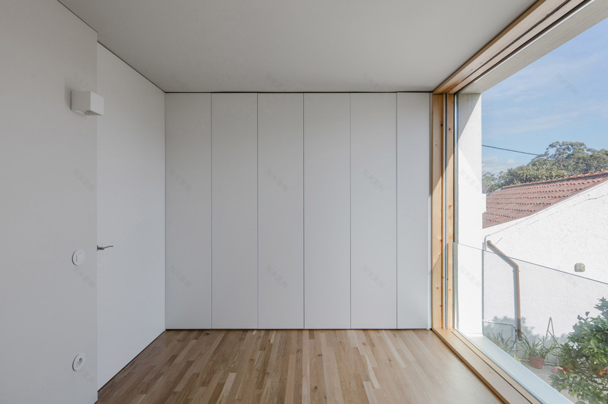 打造小成本居住空间 & MAMI 住宅,葡萄牙 / José Carlos Nunes de Oliveira-30