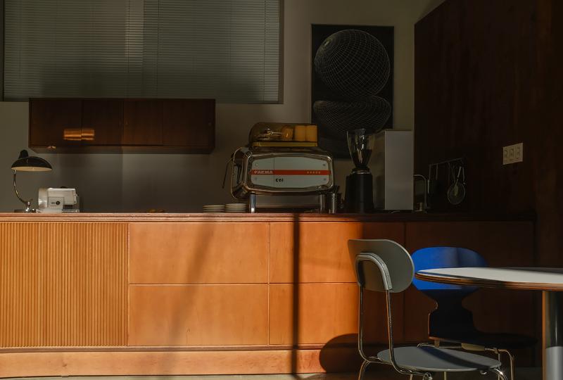 色彩魔力 | 15 坪温馨咖啡厅的 Woodton 风格设计-6