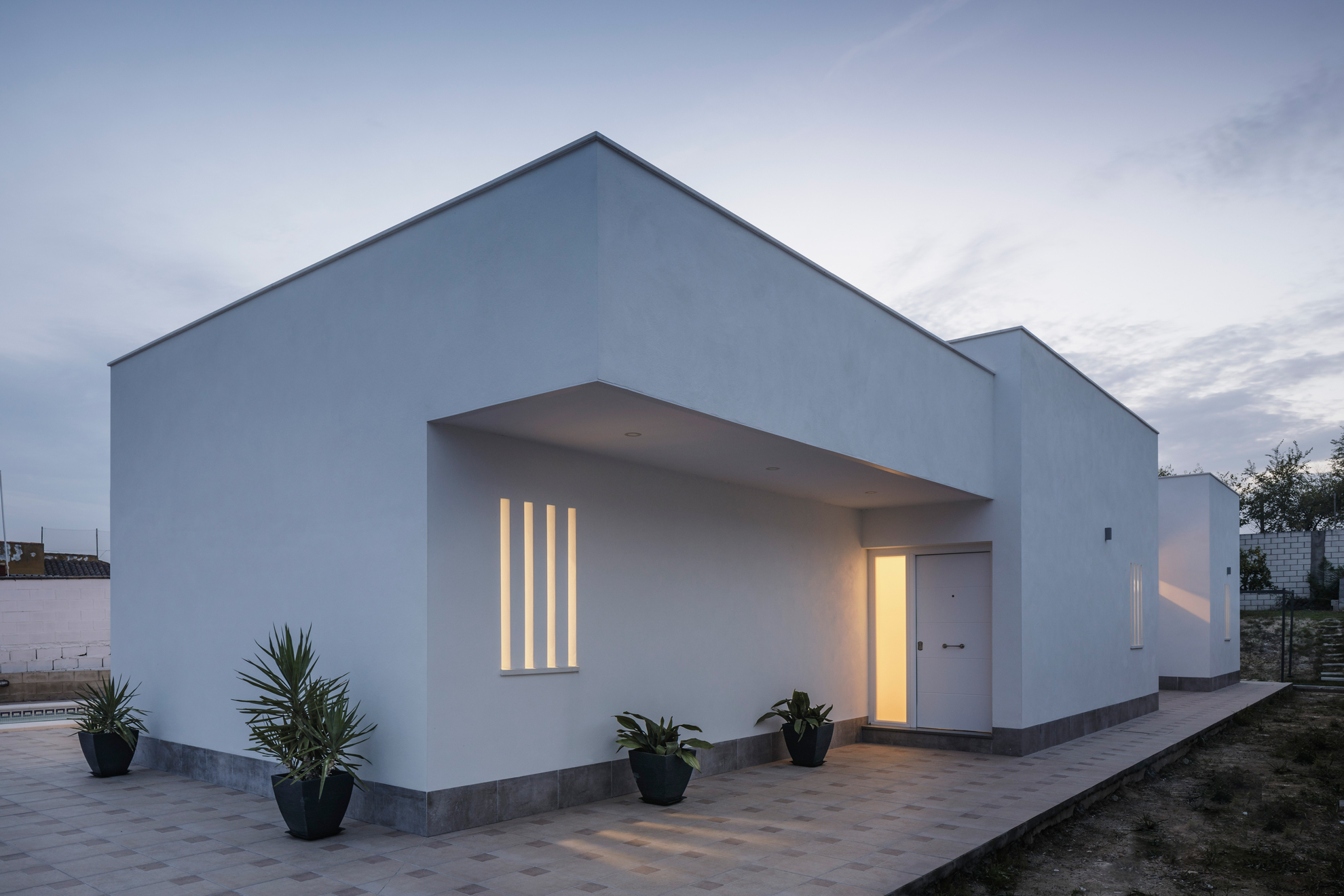 2016 年建造的“卡萨米兰达”住宅,现代简约风格打造私密生活空间-0