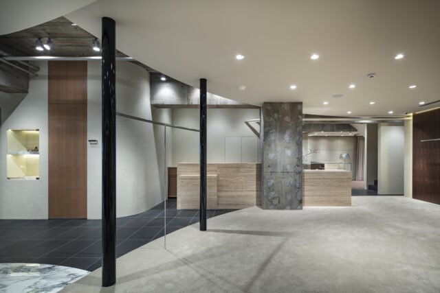 青柳瑞音（假设CADUNE是姓名的特殊罗马字表达形式，AOYAMA通常是姓氏青柳或青山等，这里统一按常见配合组合理解为名字进行翻译，若有更好的背景信息结果可能不同） 丨日本东京丨AtMa inc.-30