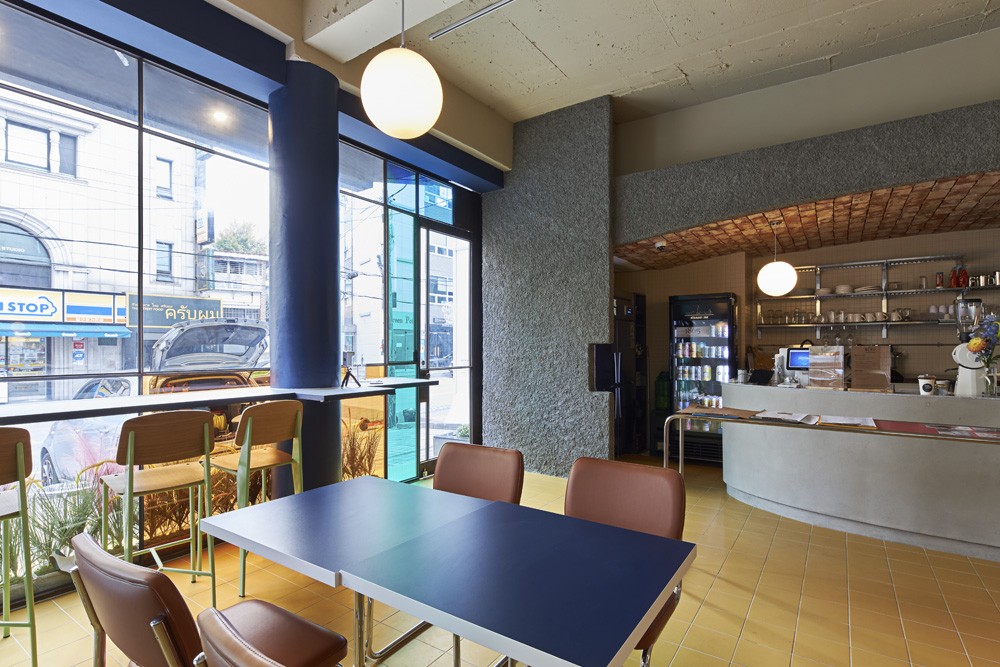 色彩缤纷的 35 平米咖啡厅设计-9