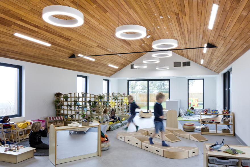 草地上的托儿所,英国 / MailenDesign-30