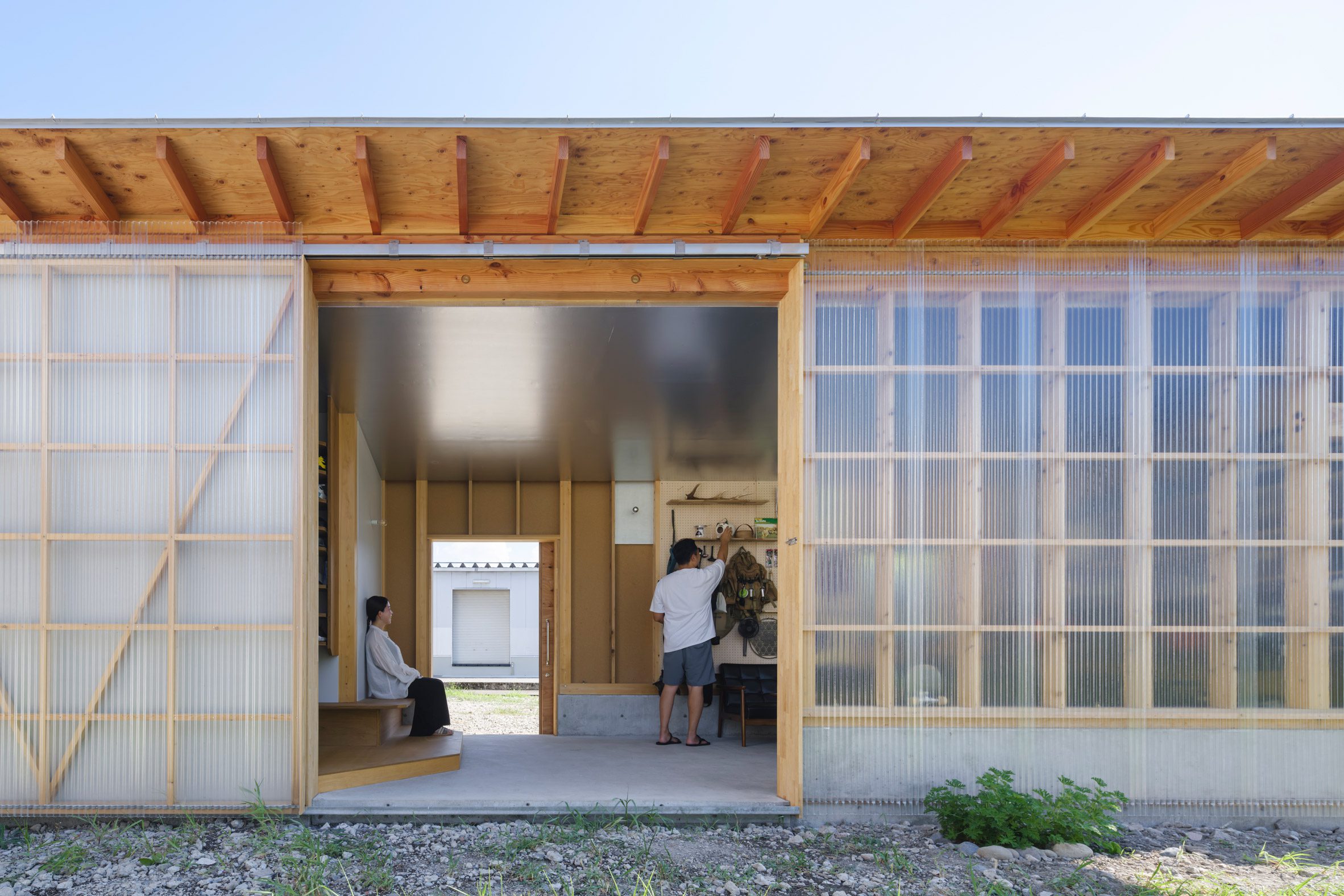 Chidori Studio draws on industrial references for home in Japan-11