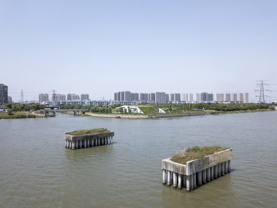 东太湖防汛仓库 | 隐于自然的绿色建筑-20