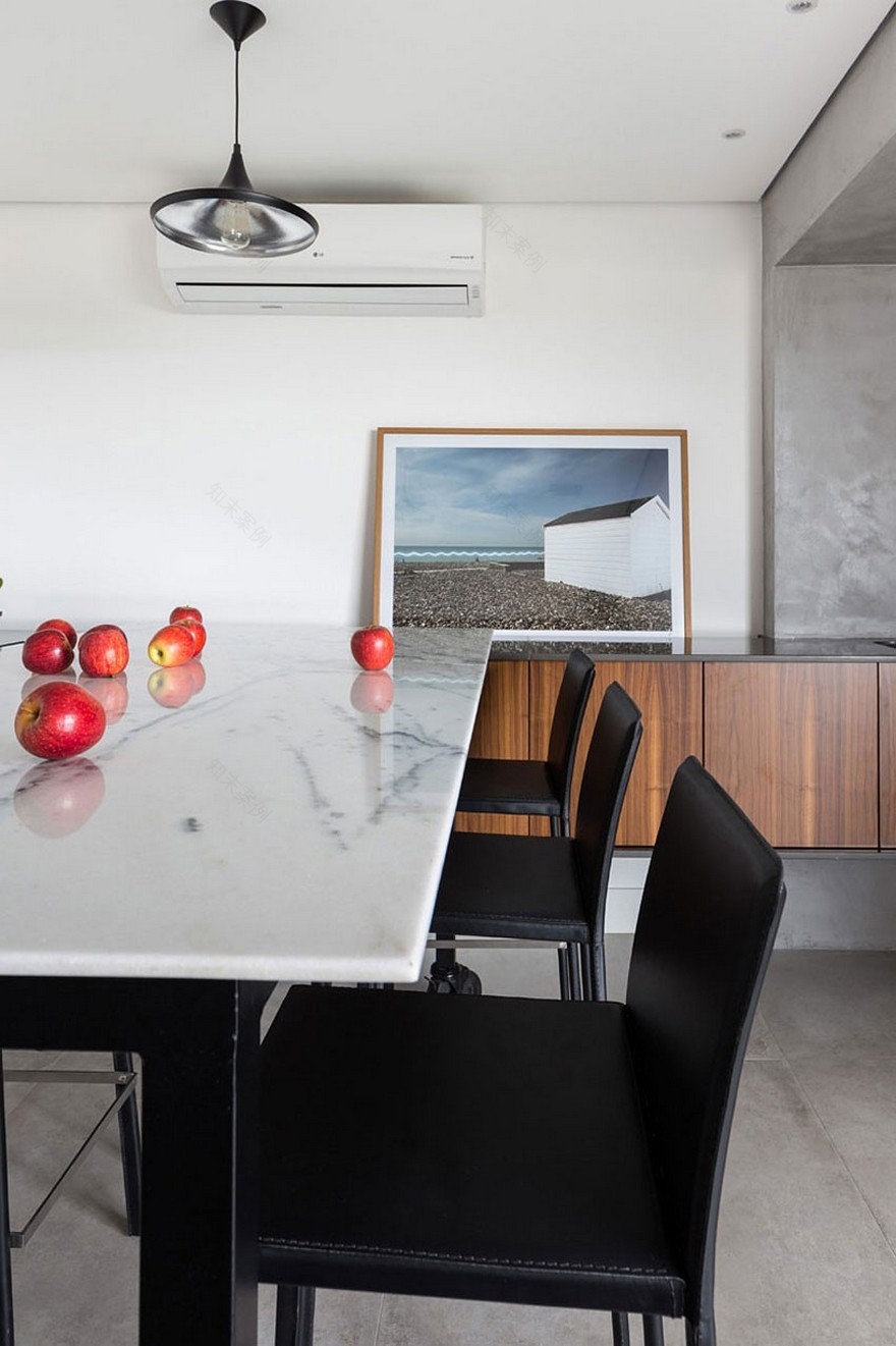 Practical and Elegant Apartment with Multifunctional Living-24