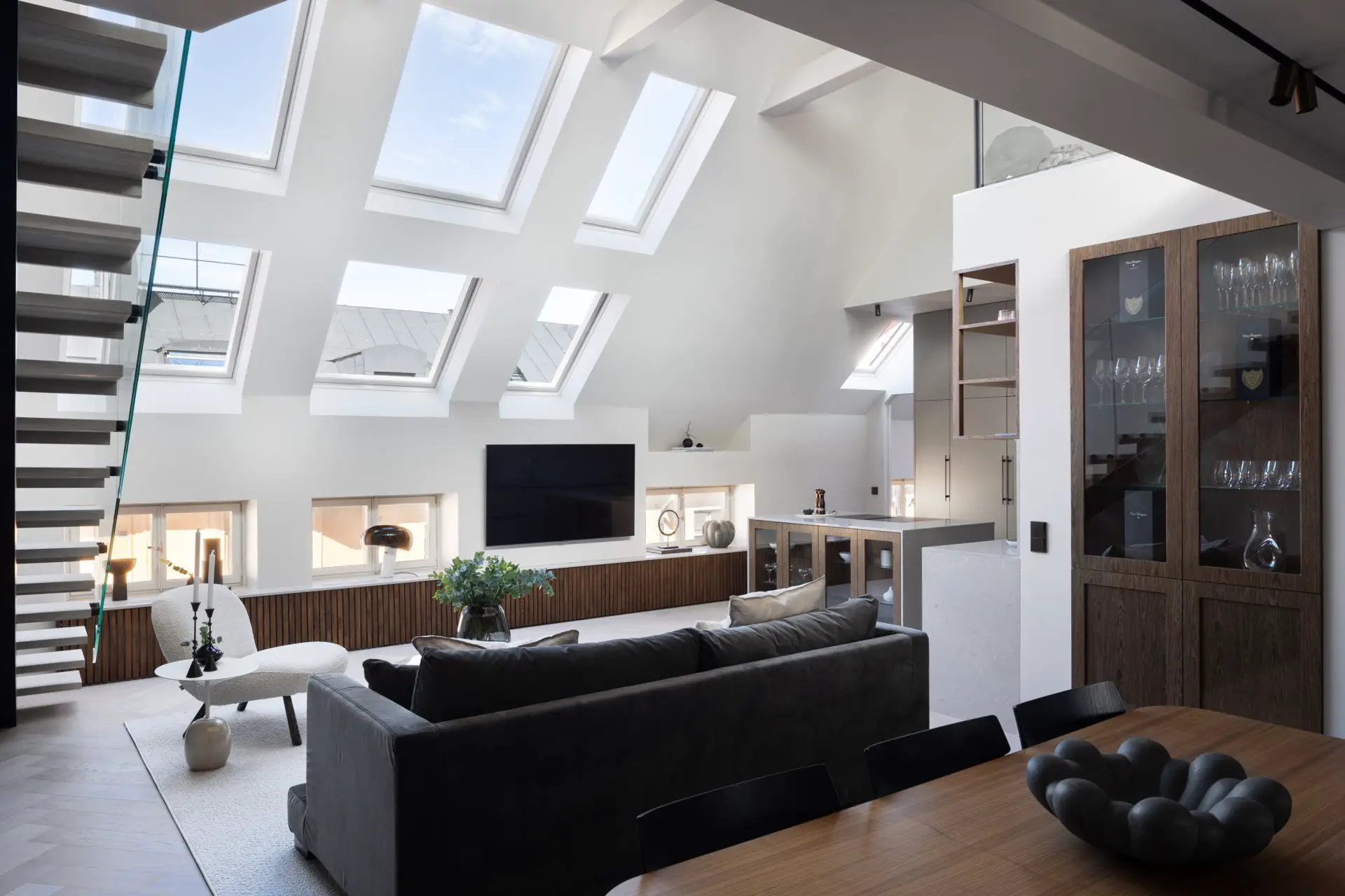 瑞典独特设计复式公寓,尽享城市宁静美景-5