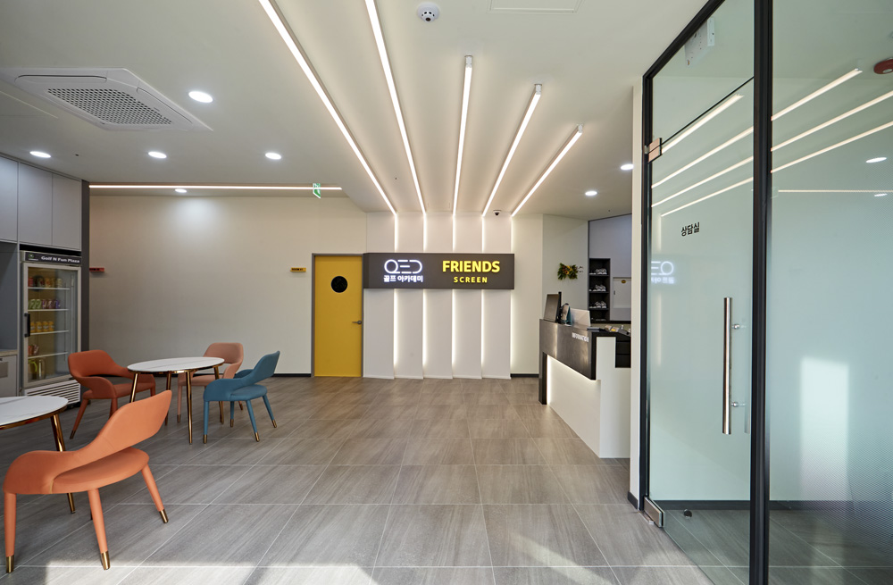 QED 高尔夫练习场 | 极简设计的 125 平米空间-15