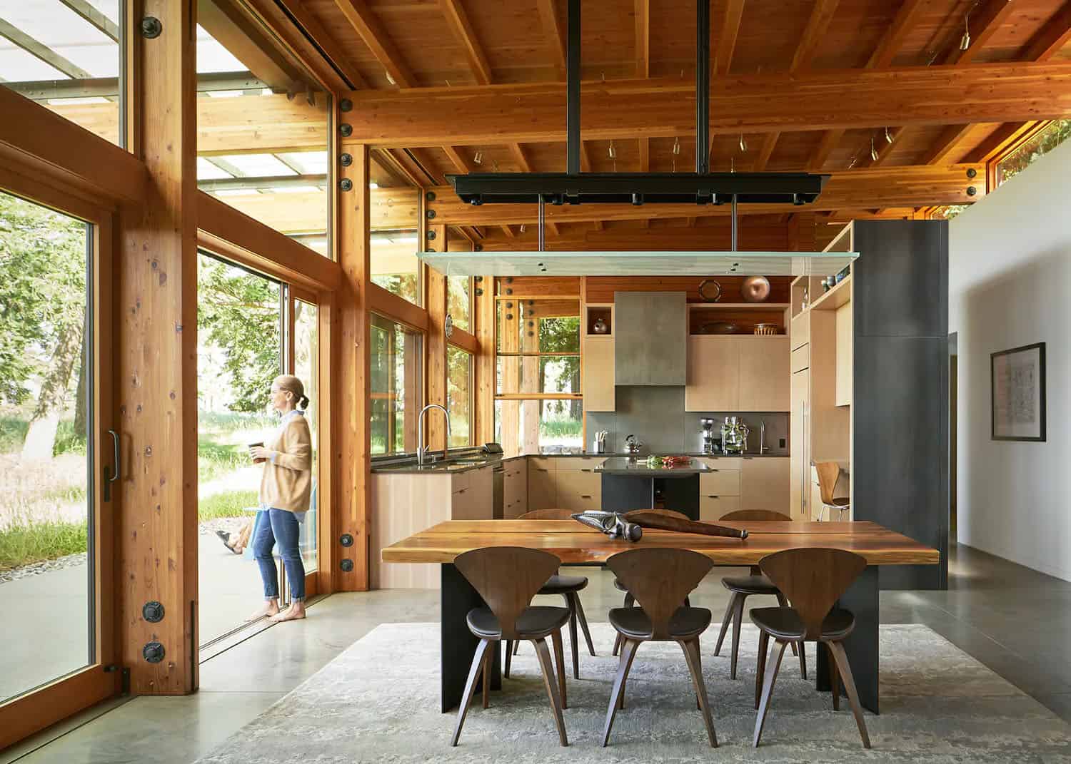 An intimate retreat tucked into a forest overlooks serene Puget Sound-1