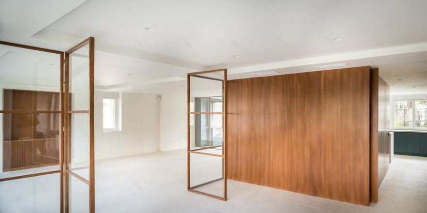 Madrid 公寓的中央几何木体量设计-11