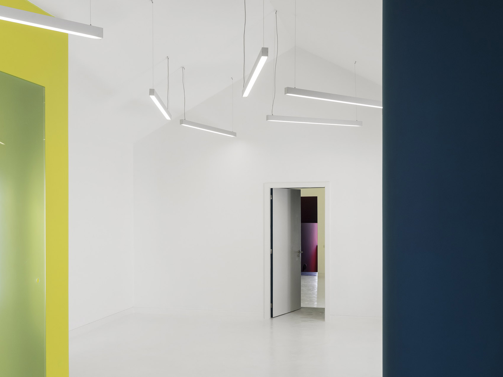 融于老城景观的文化艺术中心 / Pedro Gadanho + CVDB Arquitectos-18