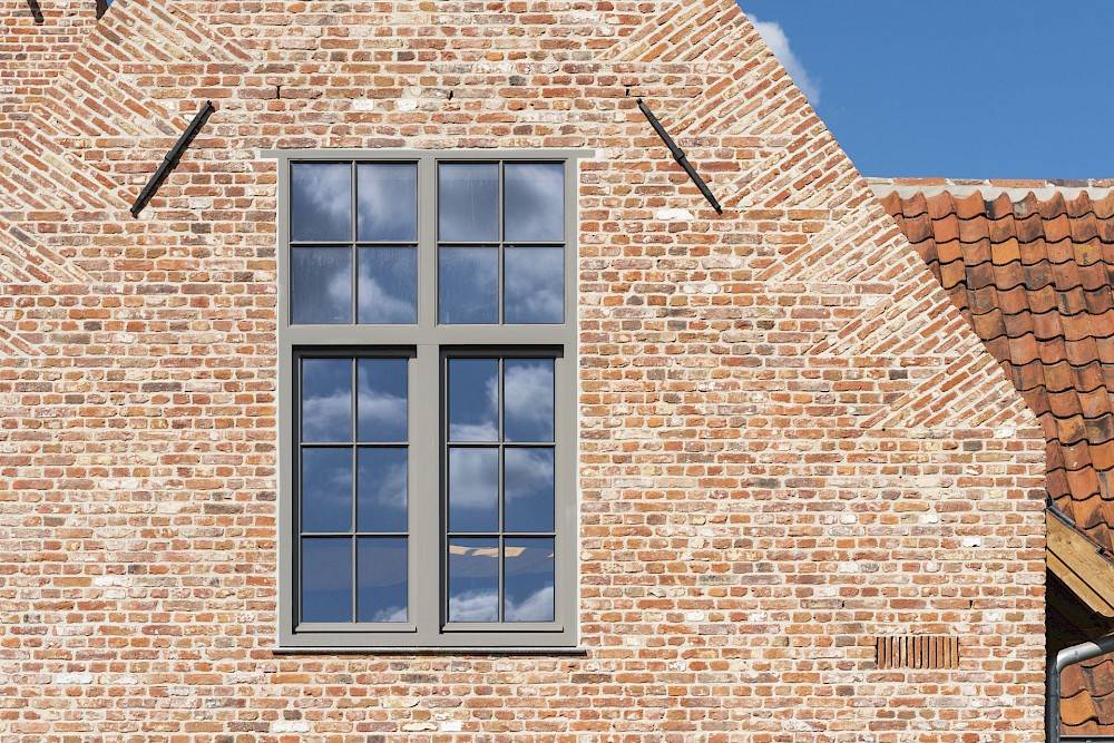 霍夫 VM AR 建筑事务所 （有限责任公司） 

注：BV是荷兰语Besloten Vennootschap的缩写，相当于英文的Private Limited Company ，即有限责任公司 不过这个表述在实际语境中也可按需省略 -10