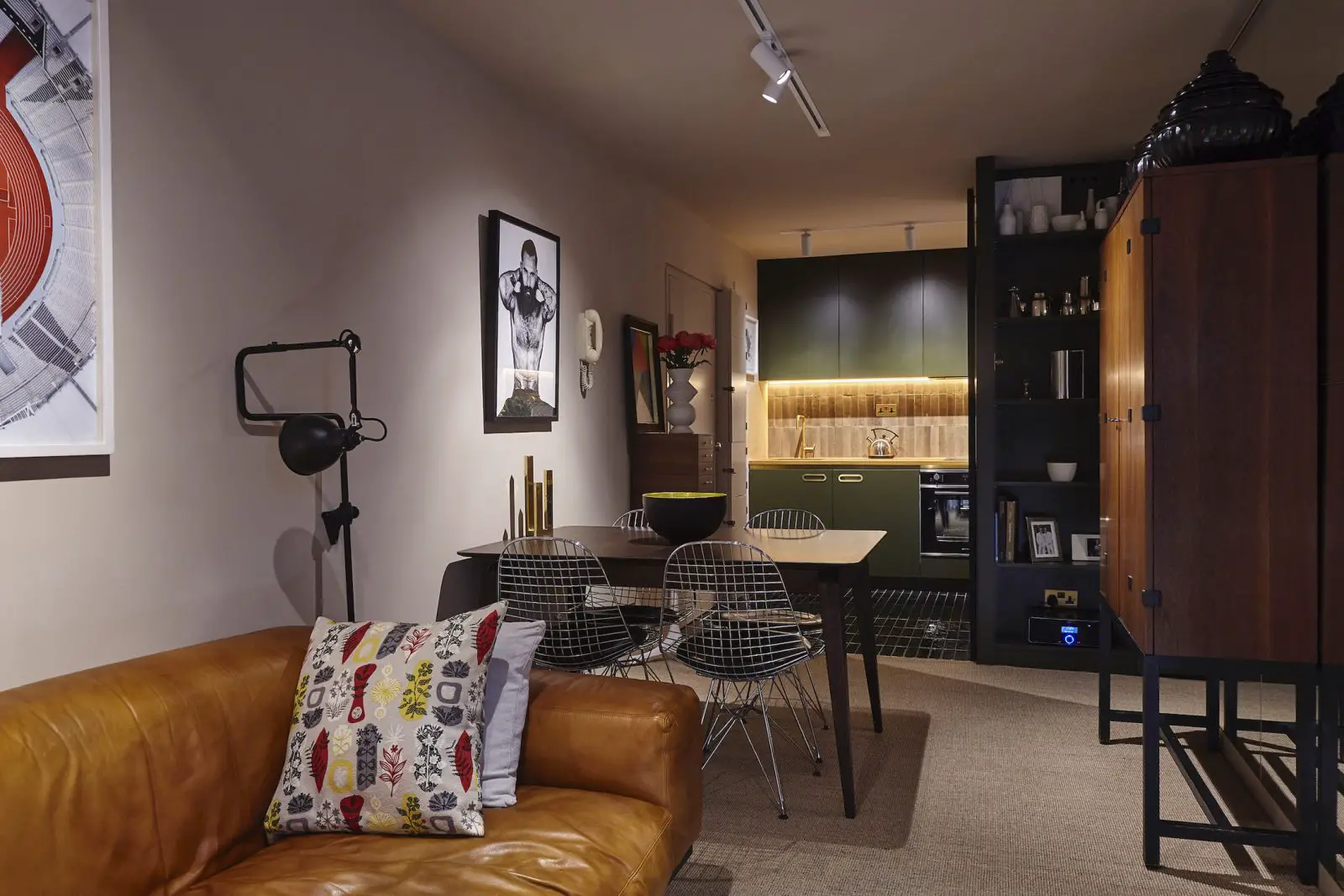 伦敦 Barbican 公寓巧妙改造，色彩与空间的完美结合-3