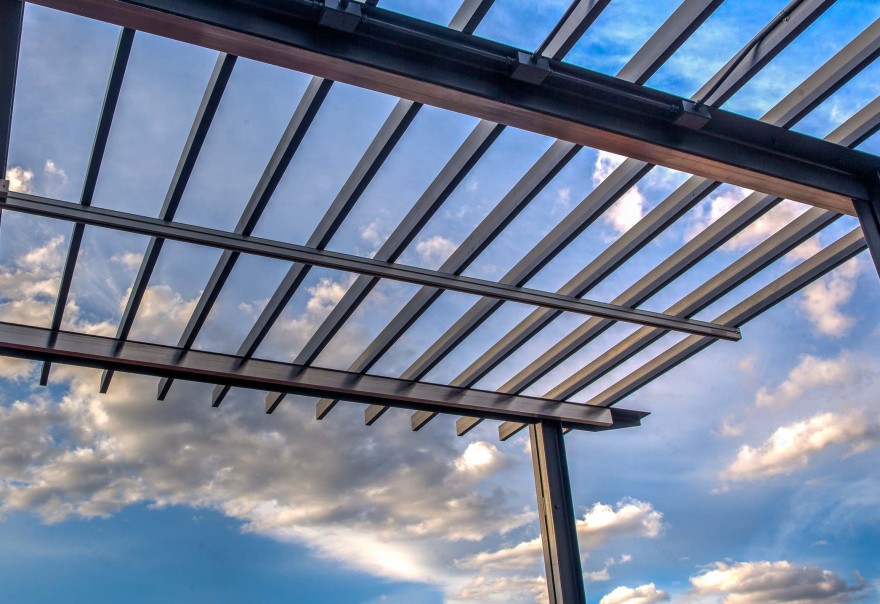 垂直艺术建筑打造四季皆宜的滑雪胜地顶层露台设计-17