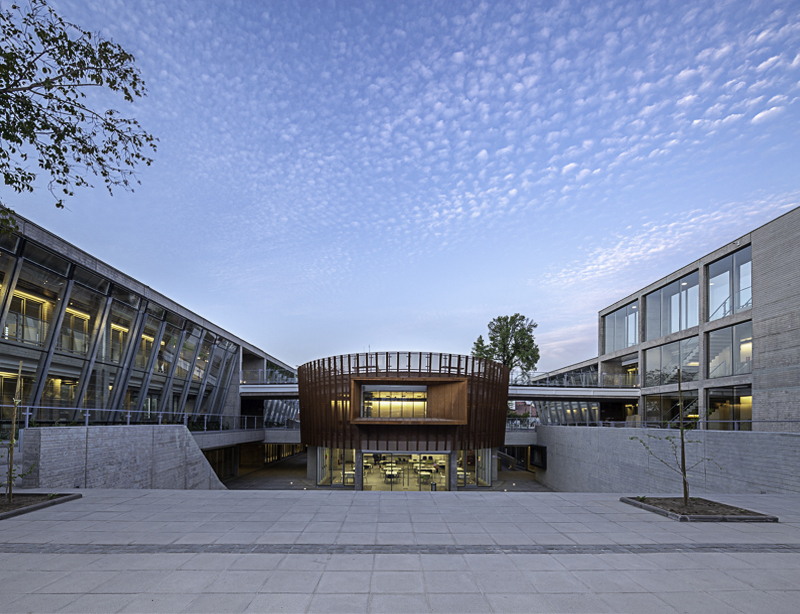 智利圣地亚哥贫困社区新市政厅建筑-56