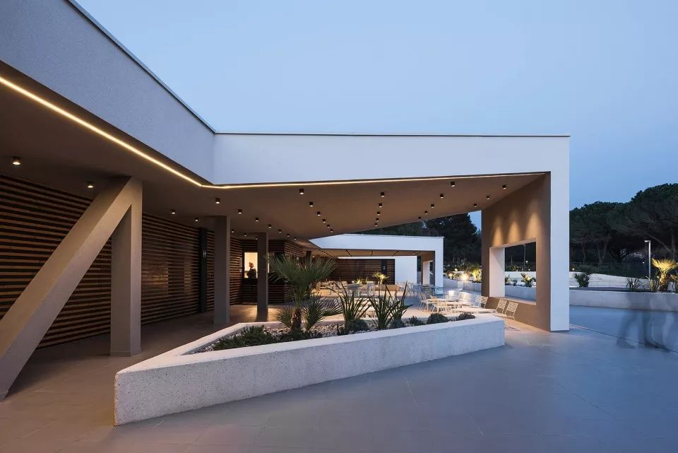 克罗地亚 Stella Maris 营区泳池综合体 | 自然与设计的完美融合-21