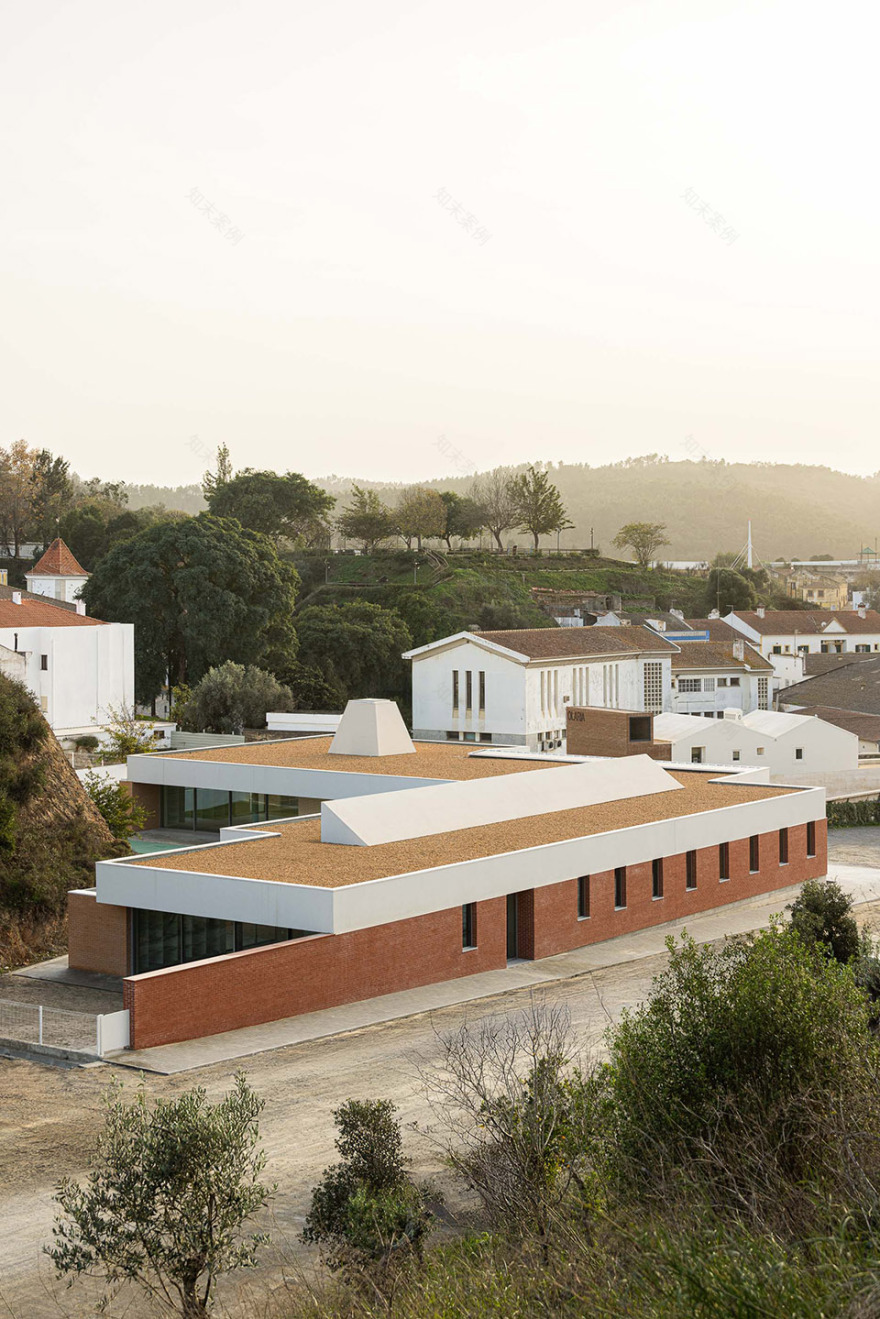 奥德米拉脑瘫患者康复中心丨葡萄牙丨奥德米拉市议会市政工程处-3