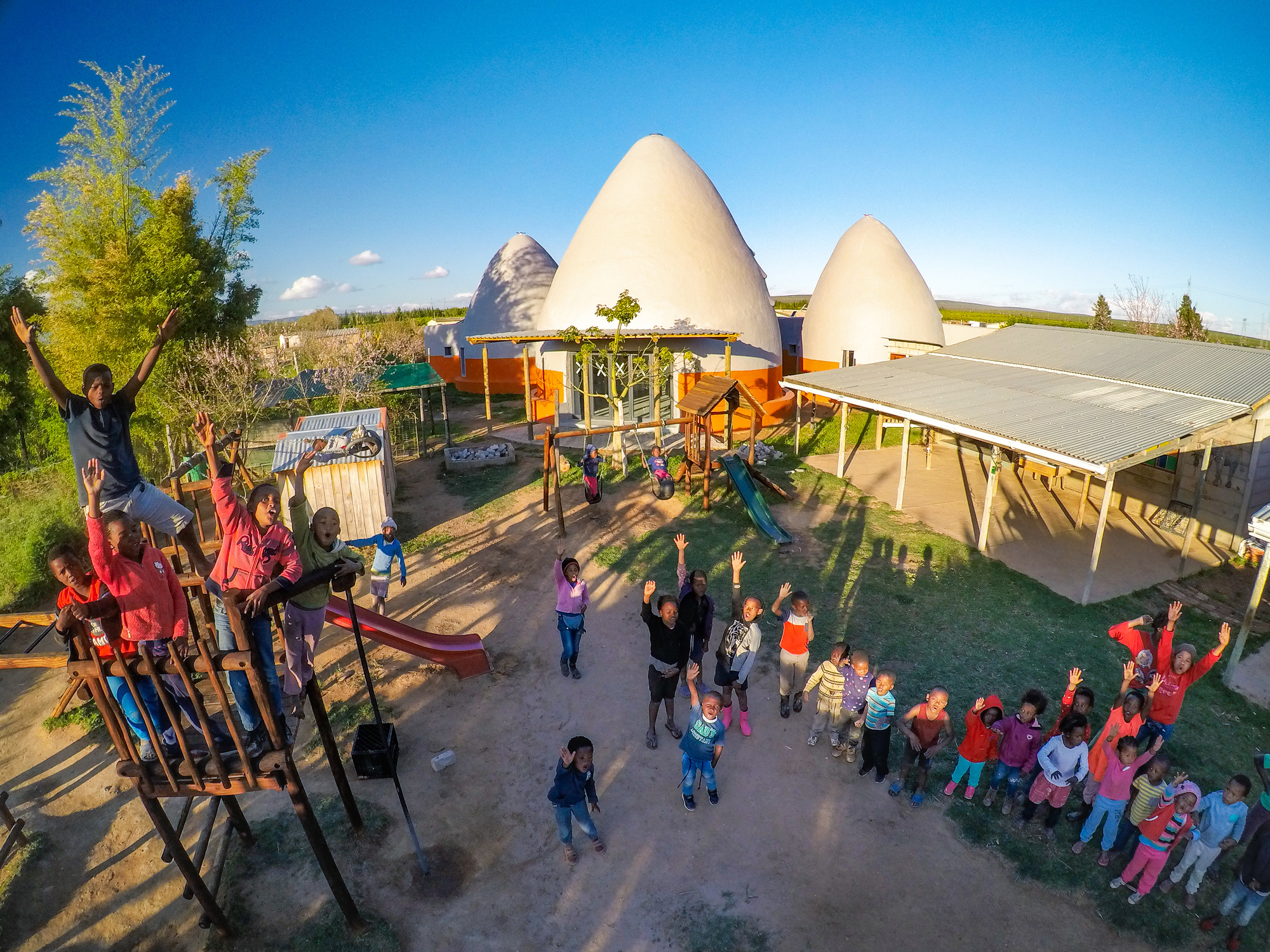 南非 Langbos 社区儿童中心 | 土筑多功能空间-14