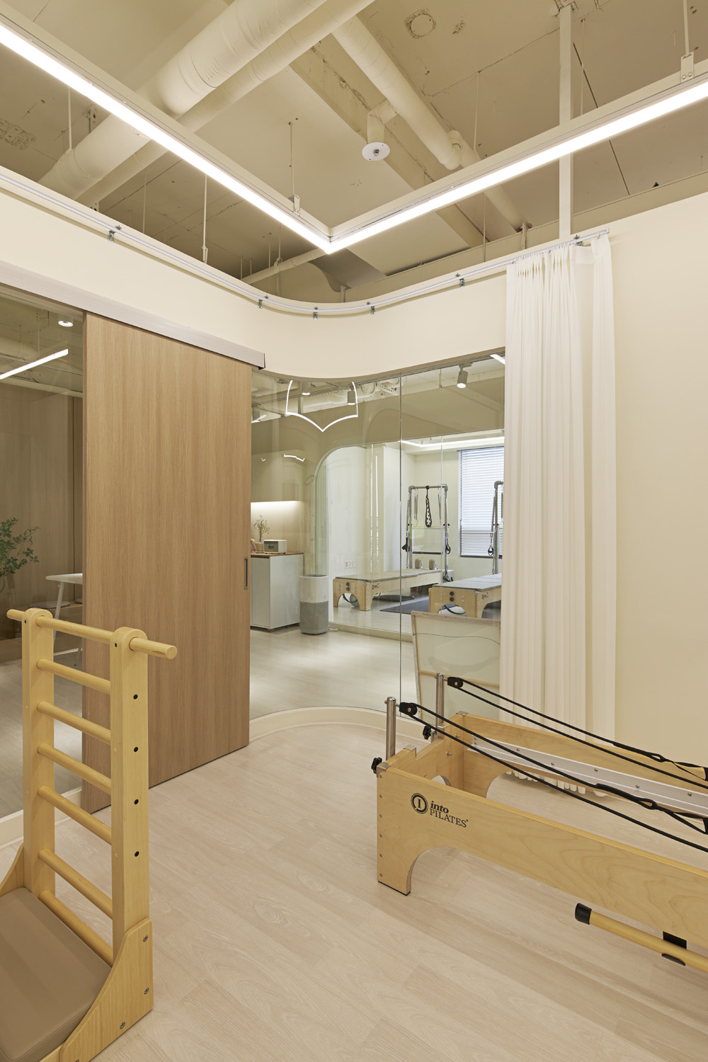 白色与木质，打造高级设计感的 26 平米小空间-17