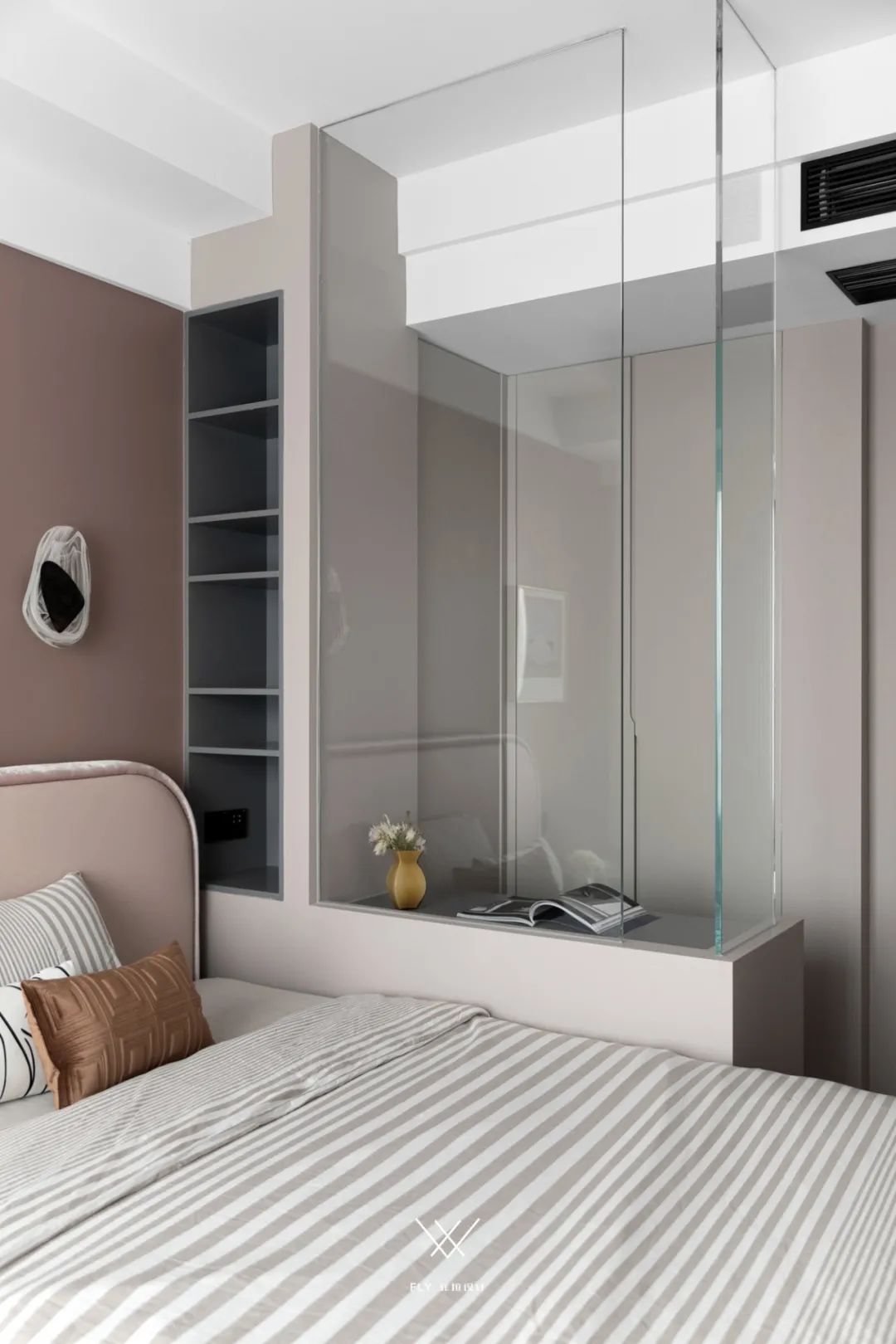 汇港城 120㎡精装房暗色调改造,咖色、蓝色、暖灰色展现沉稳旋律-61