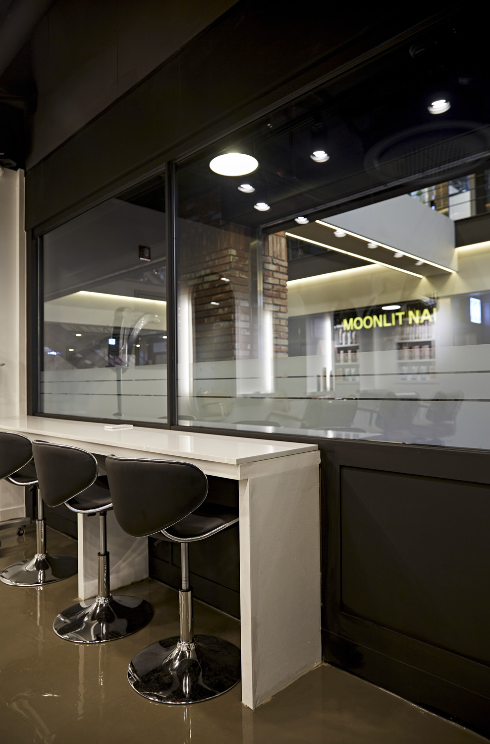 十坪美容室的黑与白魅力-15