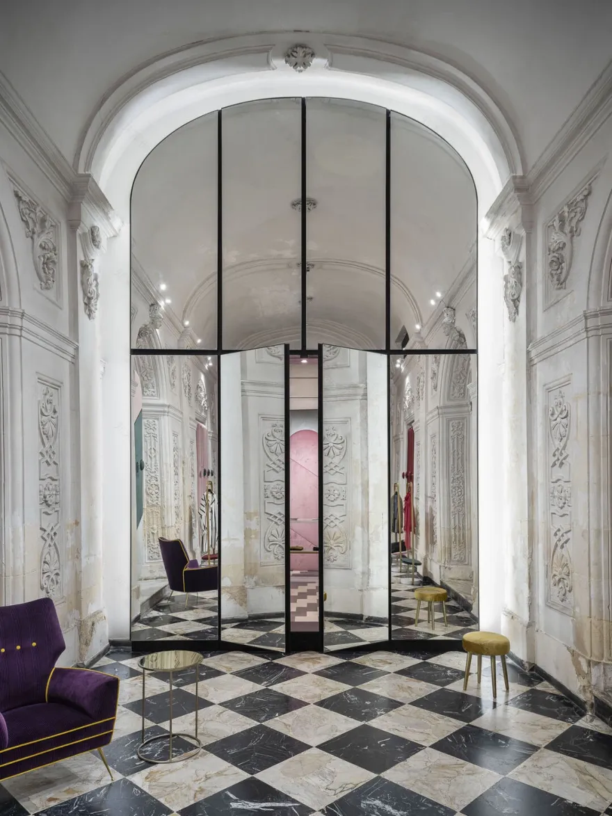 镜面幻境 · 意大利奢华服装店设计-14