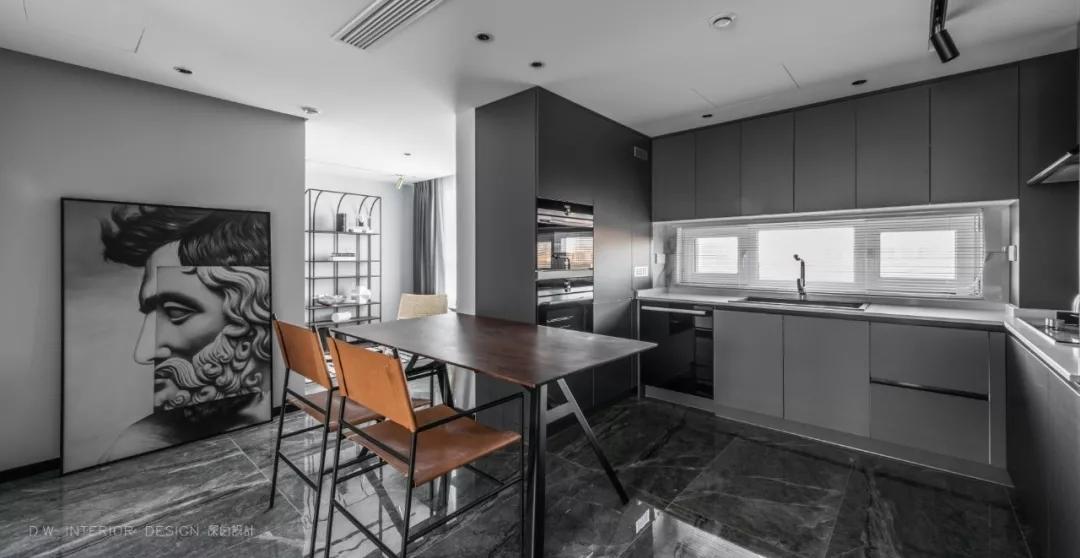 90 后婚房爆改，简约灰色调中的活力与诗意-16