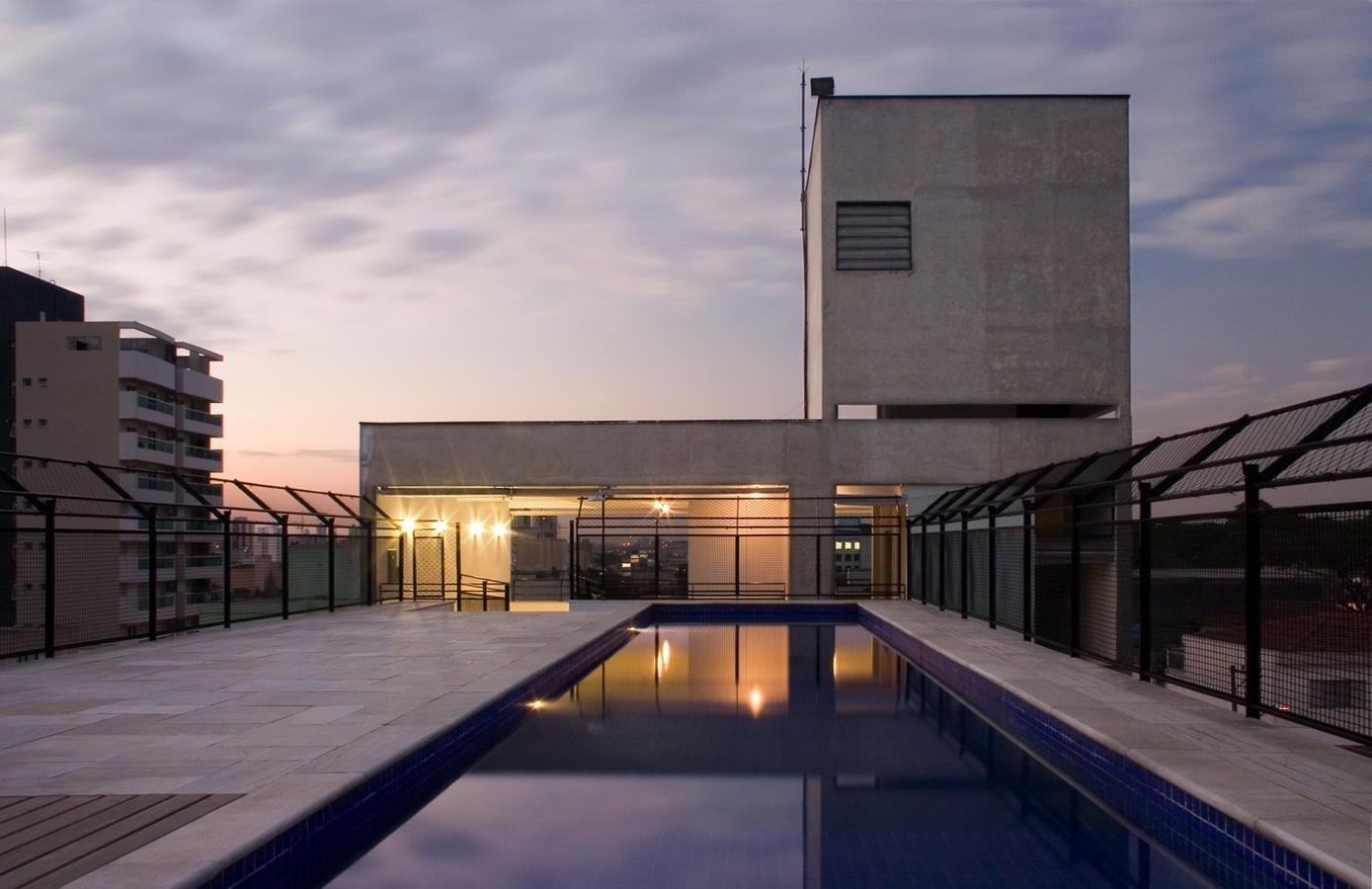 巴西圣阿德莱德建筑 | 经济、节能且美观的混合用途设计-6