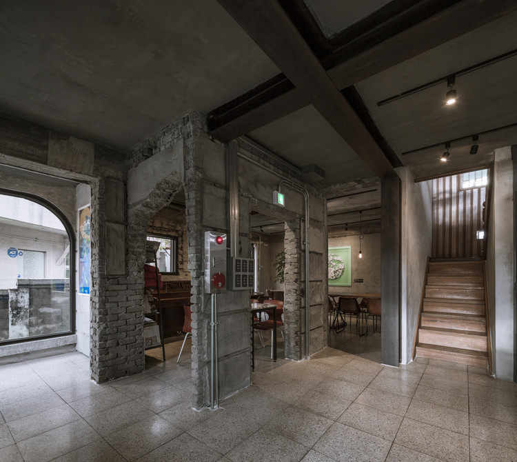 首尔老屋新生命,TEMP 建筑工作室打造独特咖啡馆-11