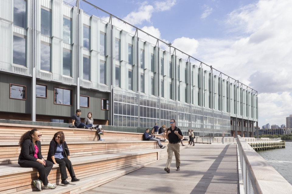 纽约 17 号码头公共空间,巨型玻璃面板系统成亮点-38