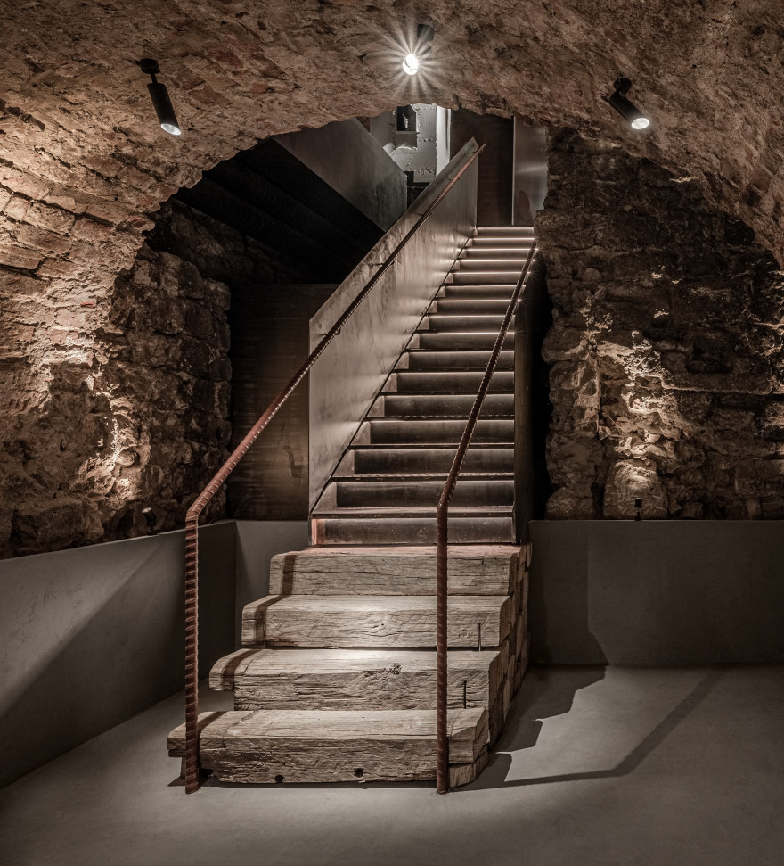 西餐厅丨乌克兰利沃夫丨PRAVDA design-67