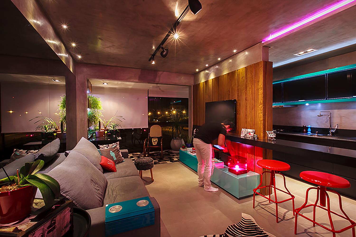 巴西建筑师公寓 | 工业风与自然元素的完美融合-4