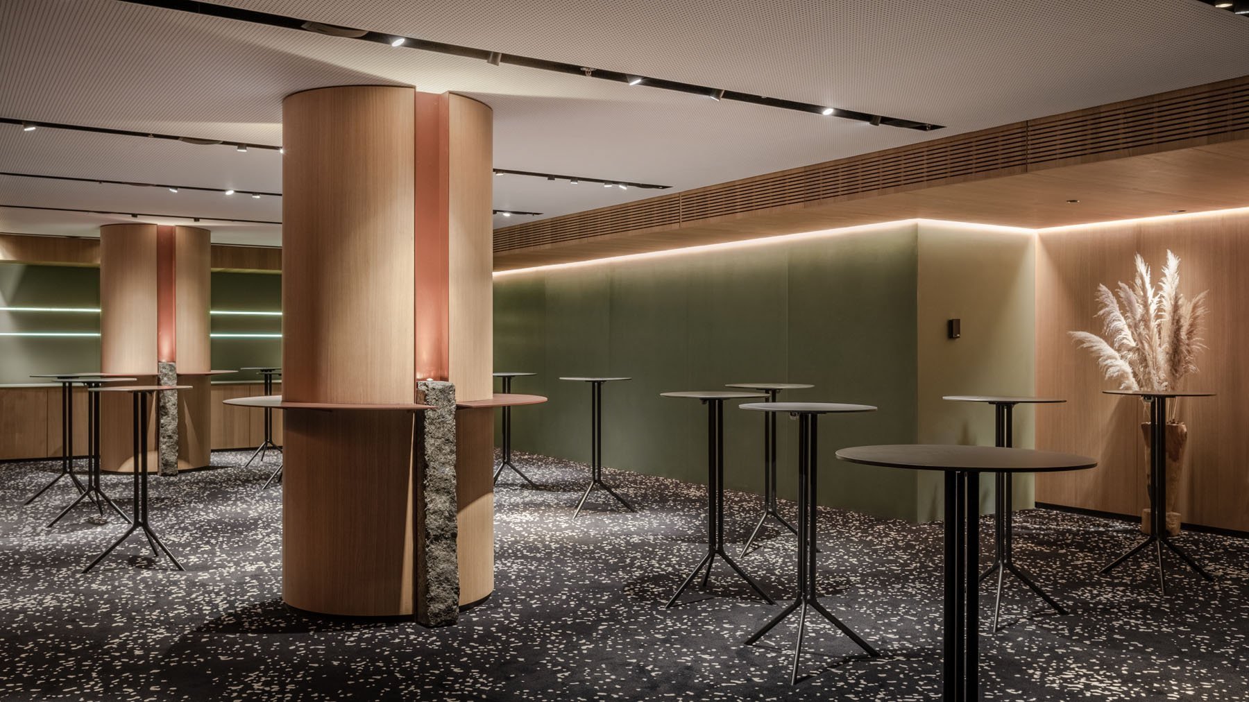 GRAND EMILY HOTEL/ Конференц Зал — YOD Group-9