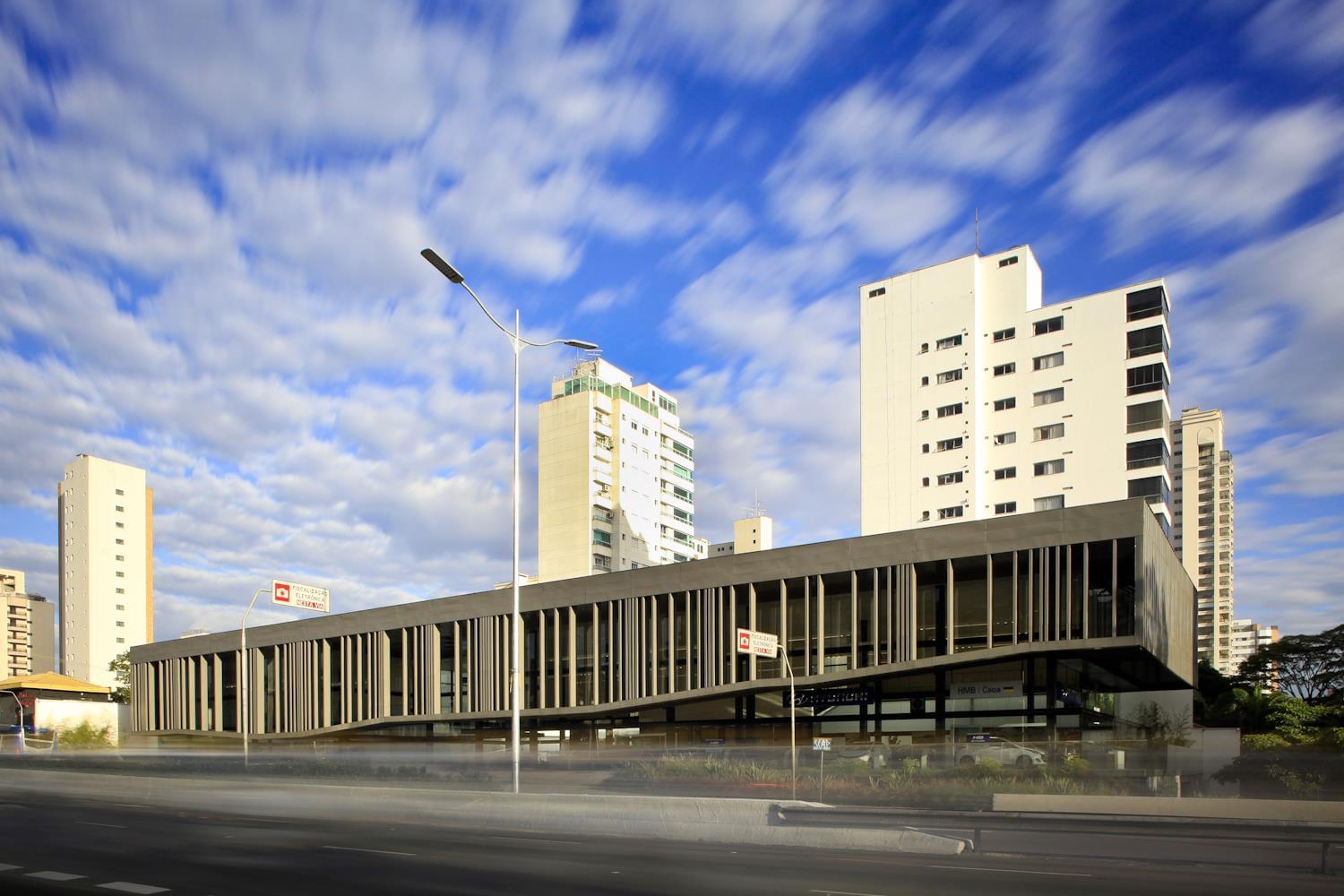 Hyundai 机场展厅-3