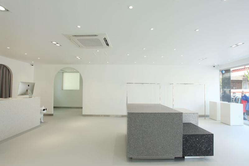 极简现代风，首尔 Enclave 服装店设计-11