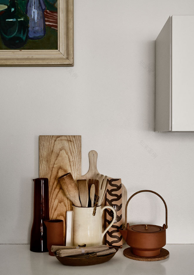 芬兰设计师打造宁静灰色家园-12