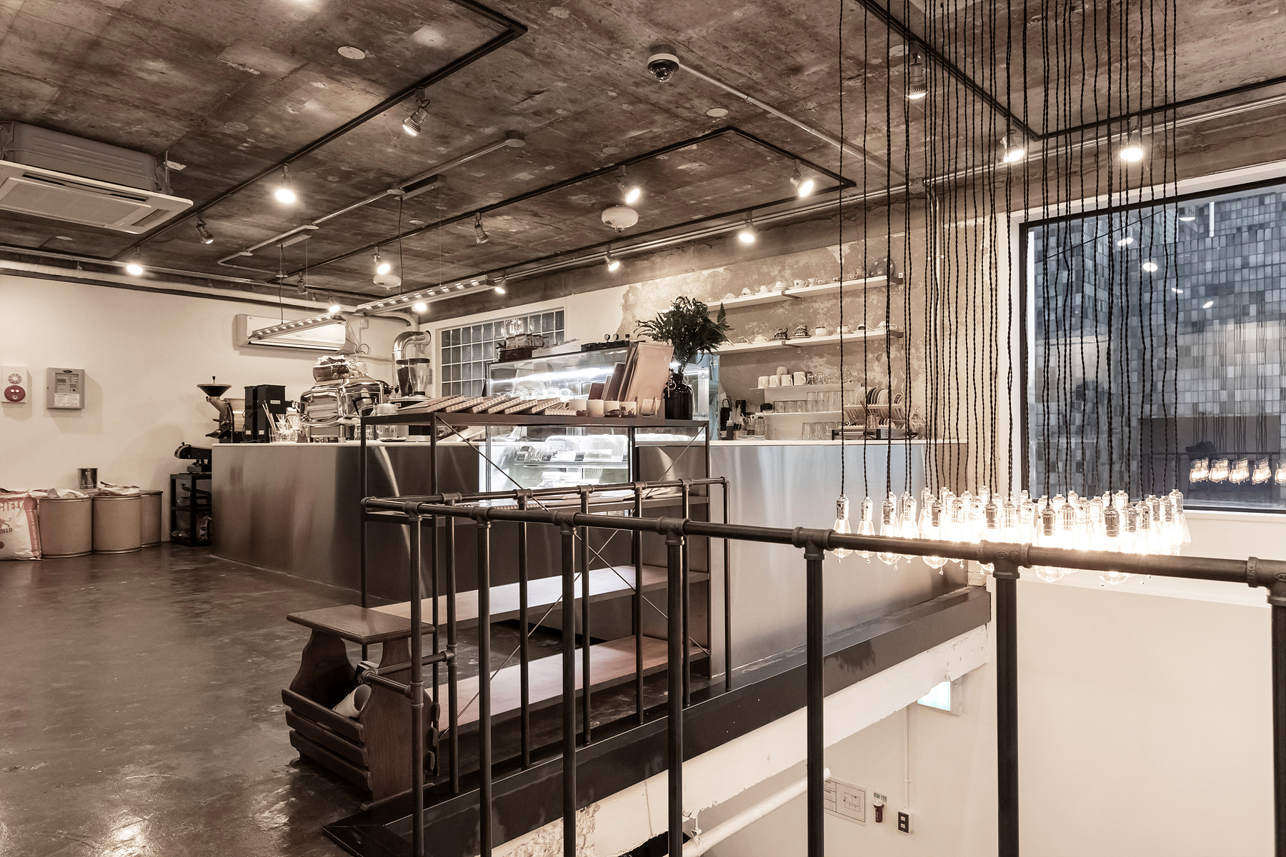 独特工业风咖啡厅 | 死亡比特币俱乐部-6