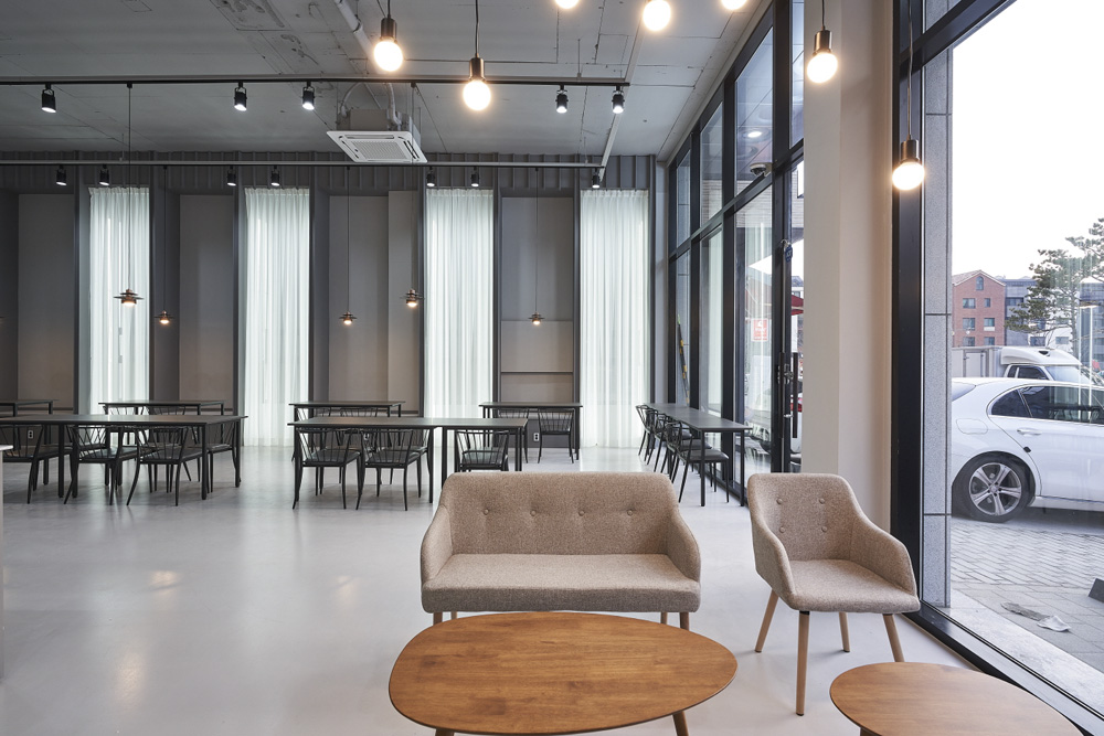 【首尔咖啡馆设计】30 坪高级咖啡馆，现代与复古的完美融合-4